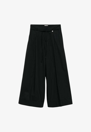 Pantaloni shorts neri a gamba larga con vita regolabile tramite coulisse, caratterizzati da pieghe e una trama liscia. Senza tasche visibili o motivi.