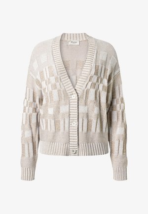 Cardigan beige et blanc en maille avec motif géométrique texturé, poignets et ourlet côtelés, col en V et trois boutons sur le devant.