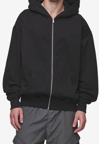 Pegador Felpa con zip - black