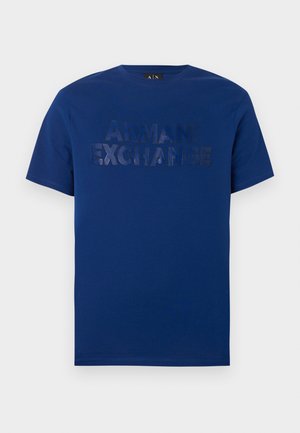 Blauw Armani Exchange T-shirt met korte mouwen en een reliëf van de merknaam in het midden van de borst.