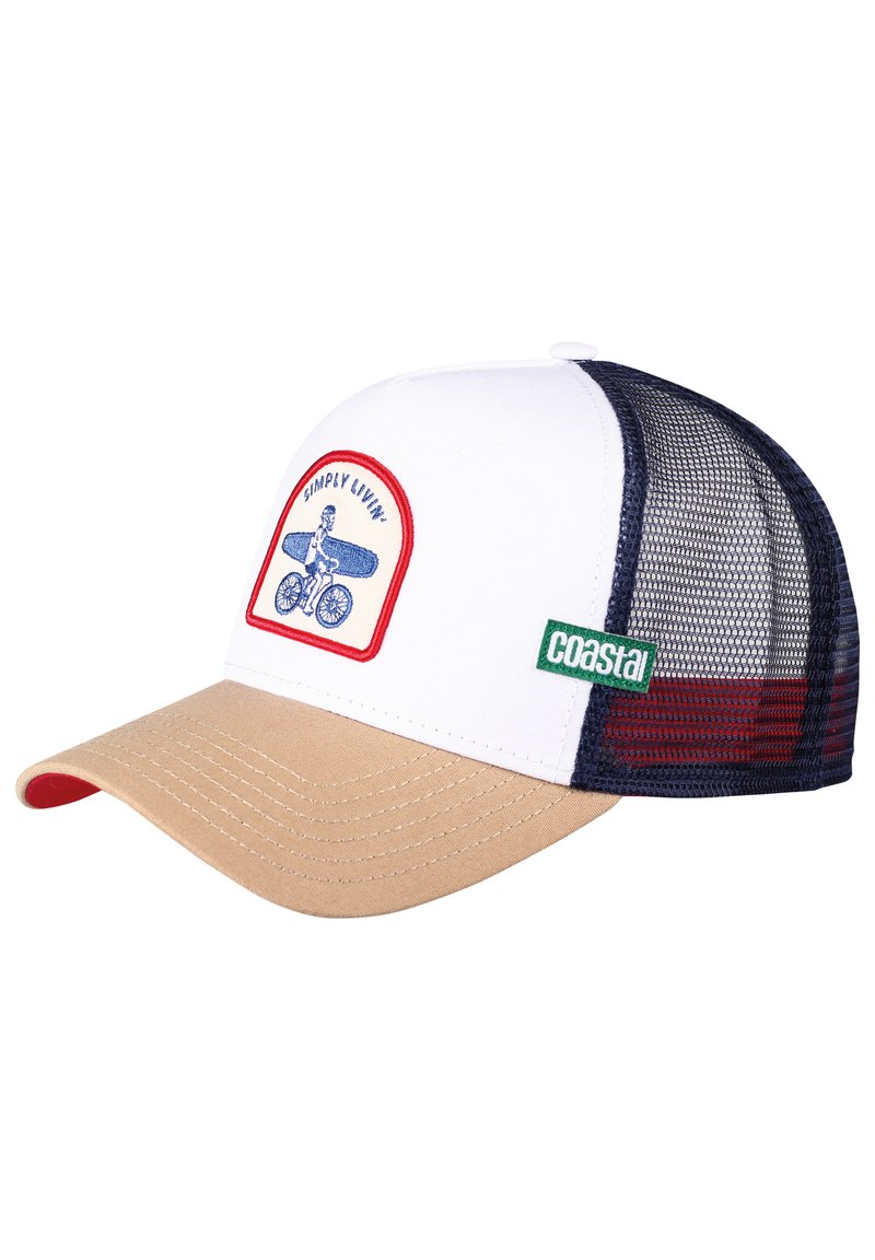 Weiße und beige Kappe mit einem marineblauen Netzrücken, die ein rundes rotes Patch mit einer blauen Fahrradgrafik und einem grünen "coastal"-Tag an der Seite aufweist.