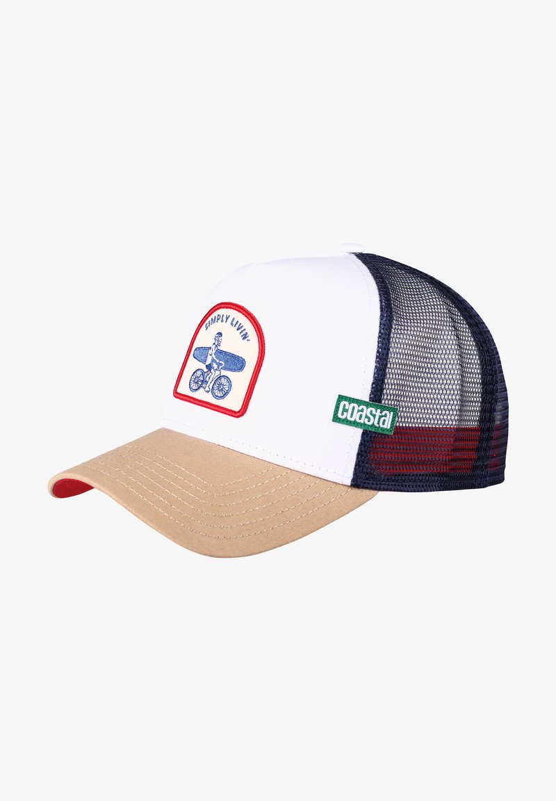 Weiße und beige Kappe mit einem marineblauen Netzrücken, die ein rundes rotes Patch mit einer blauen Fahrradgrafik und einem grünen "coastal"-Tag an der Seite aufweist.