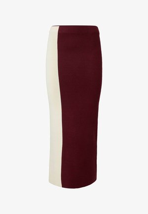 Gebreide midi-rok met een kleurblokontwerp in bordeauxrood en crème, met een aansluitende silhouette en een gladde textuur.