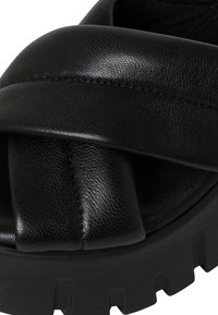 Tamaris Mules - black