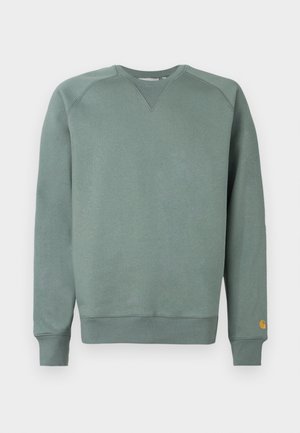 Sweat-shirt vert à manches longues, avec poignets et ourlet côtelés, en tissu texturé et arborant un petit logo sur la manche gauche.