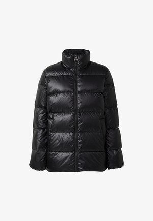 Zwarte pufferjack met een hoge kraag, ritssluiting en horizontaal geborduurd patroon. Gemaakt van glanzend, waterafstotend materiaal. Lichtgewicht ontwerp.