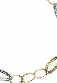 Halsband i guld och silver med sammanlänkade texturerade ringar och släta ovala former, som visar upp en blandning av ytor.