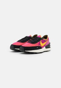 Nike Sportswear W NIKE WAFFLE ONE - Sapatilhas - active fuchsia/universe gold/black/coconut milk/metallic silver/orange