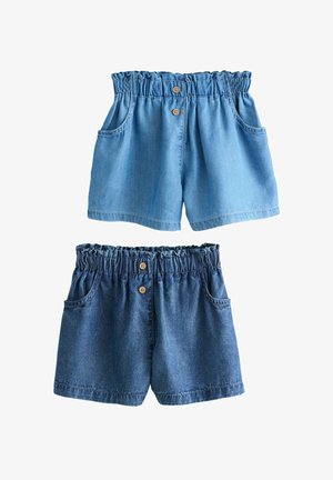 Komplet szortów dżinsowych, dostępny w dwóch wariantach: jasnoniebieskim i ciemnoniebieskim. Każdy ma elastyczny pas, dwie przednie kieszenie oraz drewniane guziki.