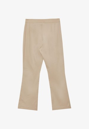 Beige, ausgestellte Hosen aus weichem Stoff. Sie zeichnen sich durch eine glatte Textur, Seitentaschen in der Seitennaht und ein einfaches Bunddesign ohne Verzierungen aus.