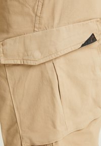 CHASIN' NERO.S GAMMA - Šortky - beige