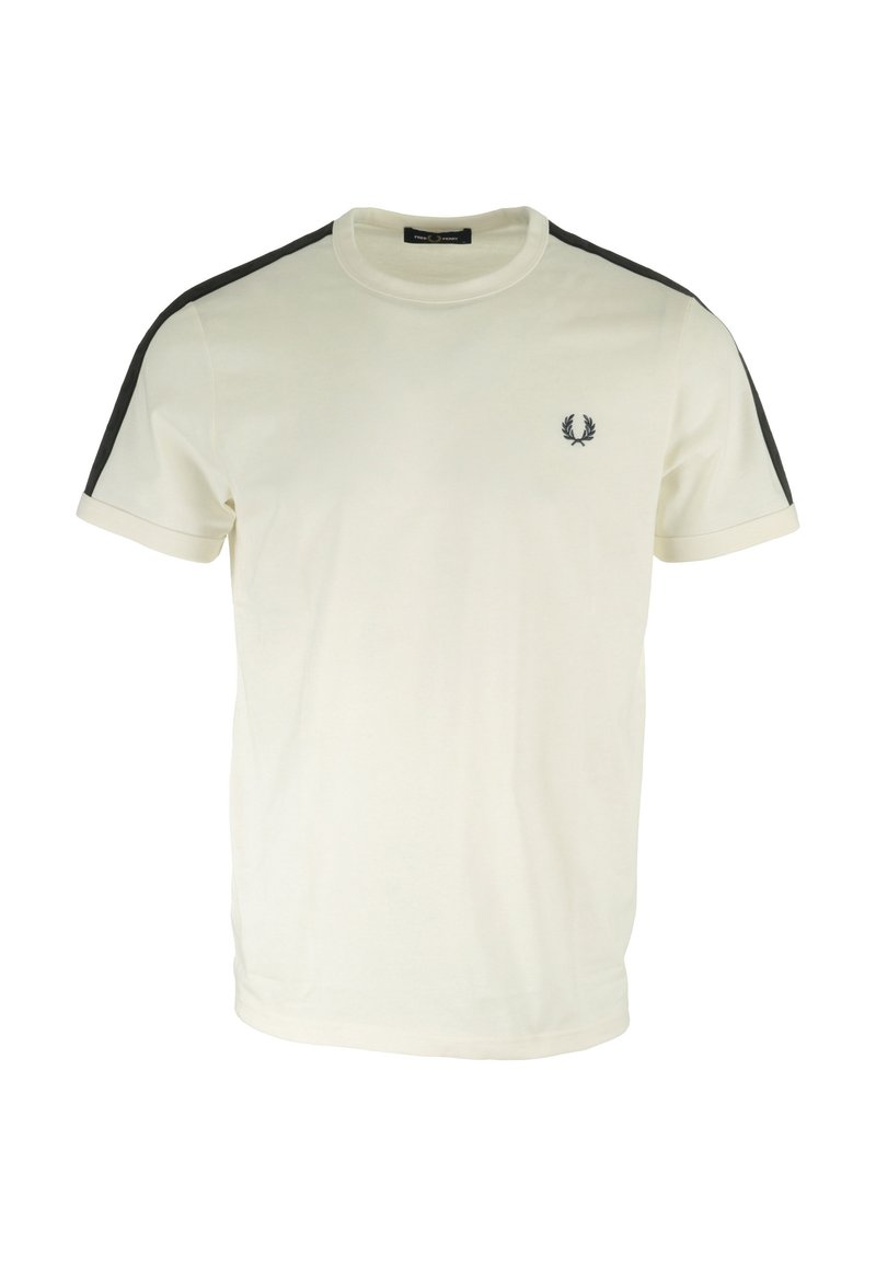 Camiseta de algodón en color crema con franjas laterales negras. Presenta un pequeño emblema en el pecho y un cuello redondo clásico. Mangas cortas.