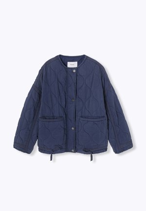 Veste matelassée bleu marine avec un col rond, devant à boutons-pression et deux poches avant. Présente un cordon élastique à l'ourlet et des détails de couture.