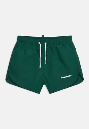 Pantaloni scurți de baie pentru bărbați, de culoare verde închis, cu talie elastică, șnur alb, buzunare laterale și logo alb "DSQUARED2" pe piciorul stâng.