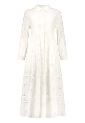 Vestido blanco de varias capas hecho de tela ligera, con un cuello puntiagudo, cierre de botones en el frente y acentos de bordado floral en toda la prenda.