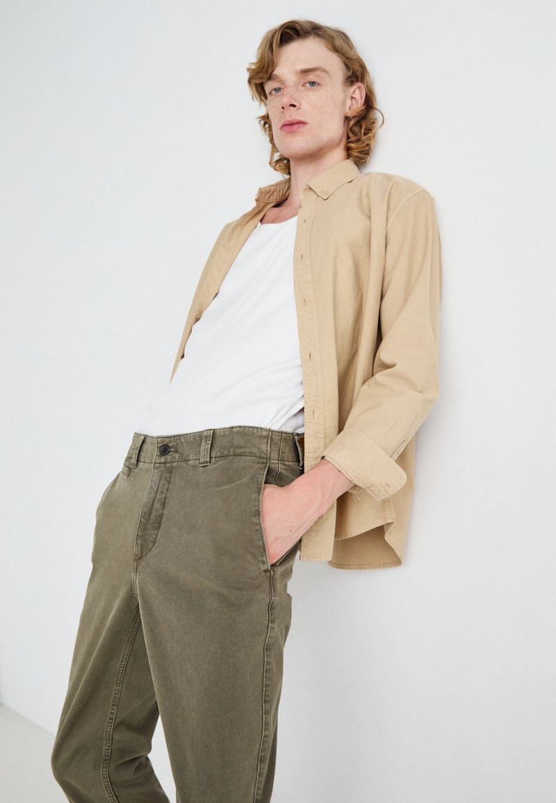 DOCKERS ALPHA SLIM Chinos crocodile stone wash/khaki