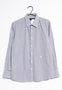 Camicia a maniche lunghe a righe in blu navy e bianco, con colletto a punta, chiusura con bottoni e polsini a contrasto con righe orizzontali.
