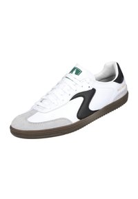 Zapatilla blanca con acentos en negro y gris, con puntera de ante, diseño de cordones y suela de goma texturizada marrón. Marca en el lateral.