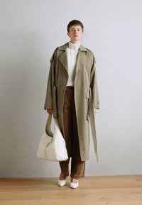 Marc O'Polo PANTS STRAIGHT LEG CROPPED LENGTH WELT POCKET - Auduma bikses - soft mocca