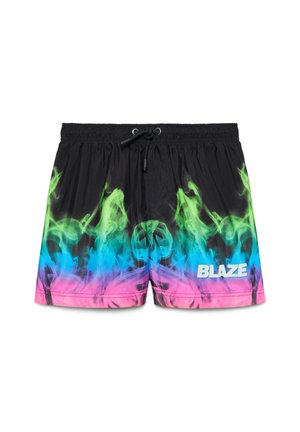 Czarne kąpielówki z wielokolorowymi neonowymi zielonymi, niebieskimi i różowymi wzorami dymu oraz słowem "BLAZE" wydrukowanym na prawej nodze.