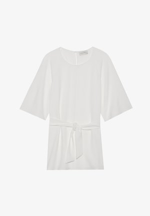 Witte tuniek met korte mouwen en een ronde halslijn, voorzien van een tailleband. Zachte textuur met een licht gedrapeerd ontwerp, inclusief een keyhole sluiting aan de achterkant.