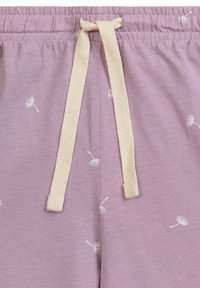 Jasnofioletowe bawełniane szorty z teksturowanym pasem ze sznurkiem w kolorze kremowym oraz subtelnym wzorem białych dmuchawców na całej powierzchni.