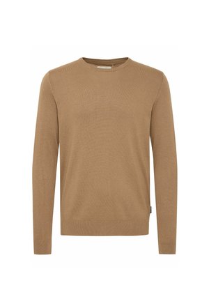 Brauner Strickpullover mit langen Ärmeln, rundem Hals, gerippten Bündchen und Saum. Aus einem weichen, strukturierten Stoff gefertigt. Keine Muster oder Akzente sichtbar.