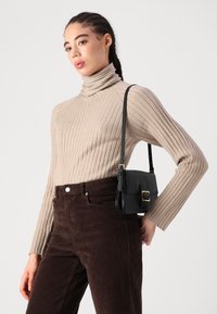 Vero Moda VMTESSA - Nohavice - chocolate torte