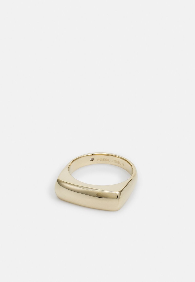 Goldfarbener Edelstahlring mit quadratischem Oberteil und abgerundeten Kanten; polierte Oberfläche mit einer Gravur im inneren Ring.