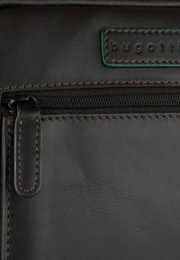 bugatti CLARK - Bandolera - braun