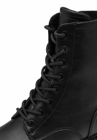 Tamaris Botines con cordones - black