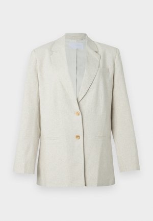 Jasnobeżowa marynarka wykonana z teksturowanej tkaniny, z pojedynczym zapięciem na guzik, klapami z wycięciem oraz dwoma przednimi kieszeniami. Dopasowany krój.