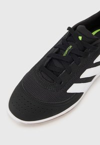 adidas Performance PREDATOR CLUB UNISEX - Botines de fútbol sala - core black/ftwr white/lucid lemon