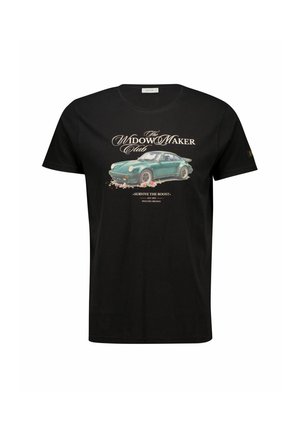 T-shirt noir avec un graphique de voiture de sport verte et du texte indiquant "The Widowmaker Club" et "Survive the Boost" sur le devant.