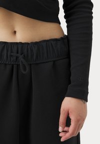 Champion EMOTIONAL DANCE WIDE LEG PANTS - Treniņtērpa apakšdaļas - black
