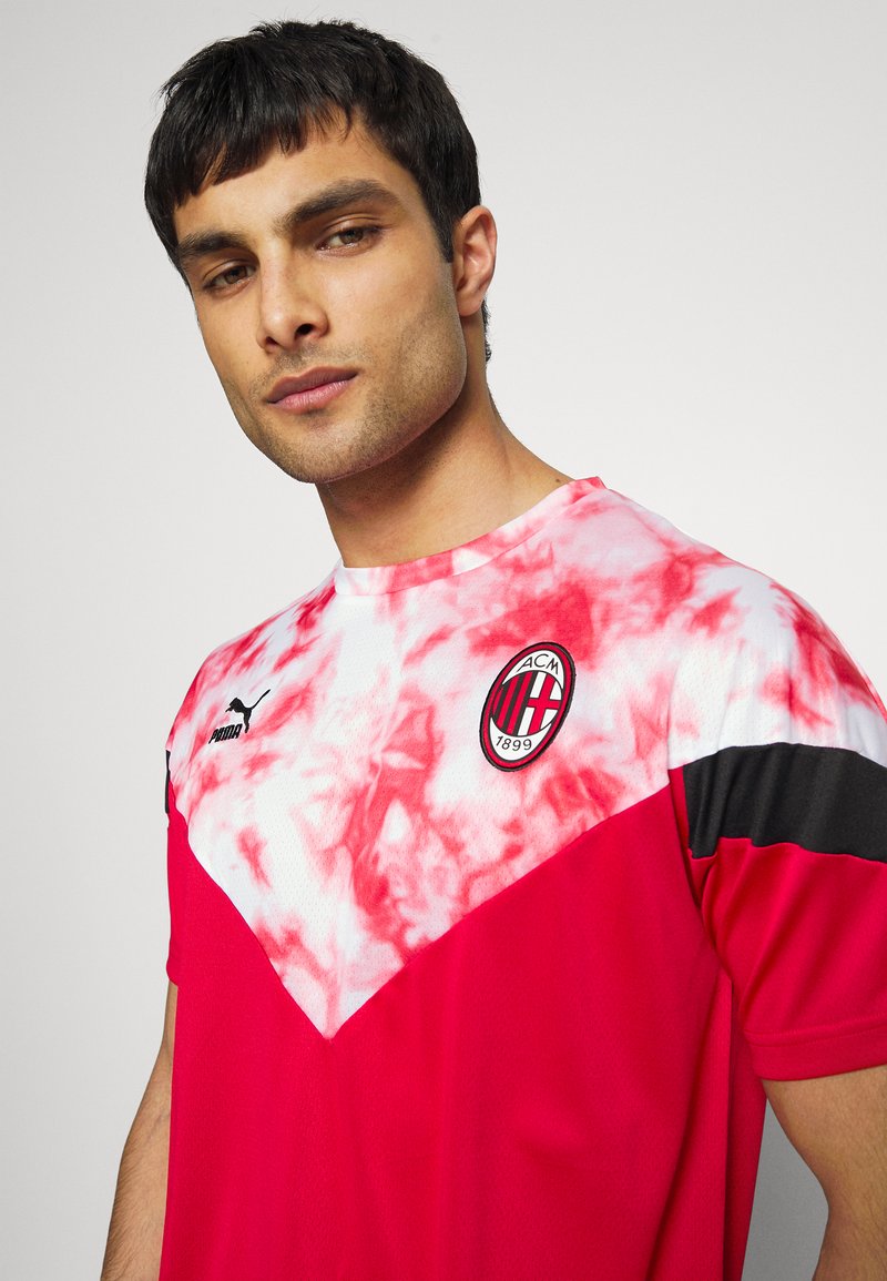 Herren Shirts | Puma AC MAILAND ICONIC TEE Vereinsmannschaften tango red/black/rot - PM05177 Herren Shirts | Puma AC MAILAND ICONIC TEE Vereinsmannschaften tango red/black/rot - PM05177
