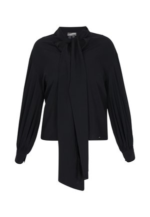 Zwarte blouse met lange mouwen, geplooide manchetten en een grote geknoopte neksjaal bij de kraag, weergegeven op een witte achtergrond.