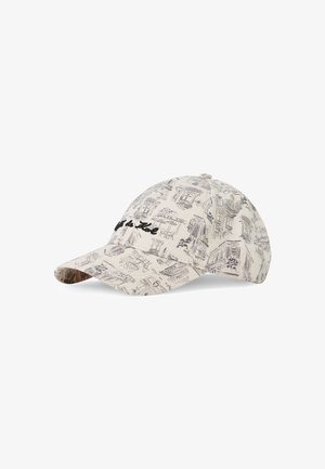 Gorra de tela beige claro con detalladas ilustraciones en negro de edificios, visera curvada y texto bordado en la parte delantera.