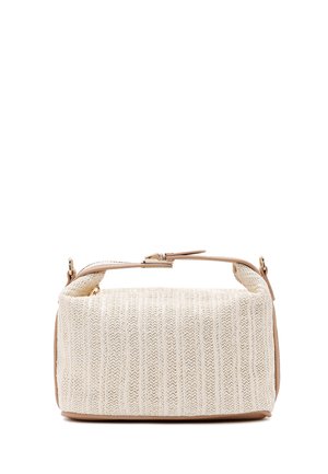 Prostokątna beżowa pleciona torebka z jasnobrązową skórzaną lamówką, krótkim uchwytem i złotym okuciem, widoczna z przodu na białym tle.