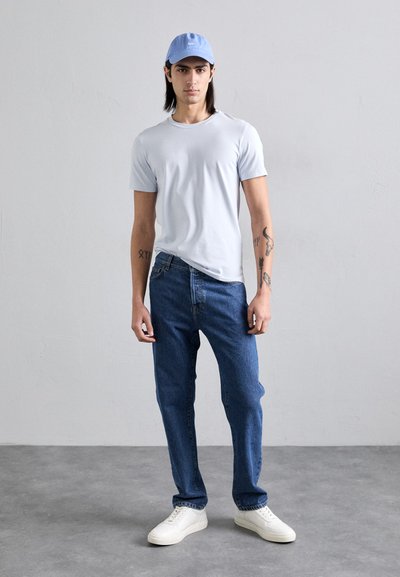 Filippa K STRETCH TEE - Pamata T-krekls - ice blue
