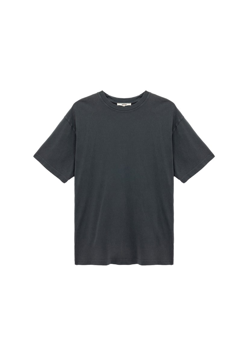 Sort bomulds t-shirt med korte ærmer, rund halsudskæring, afslappet pasform og en glat tekstur. Ingen synlige mønstre eller accenter.