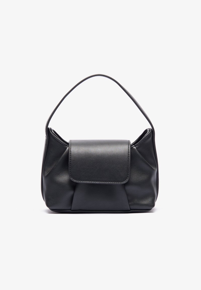 Sac en cuir noir avec une large anse et une fermeture à rabat à l'avant, sur un fond blanc.