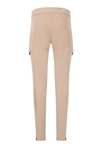 Pantalon beige slim avec poches à rabat latérales, taille haute et fermetures éclair aux chevilles, présenté de dos sur fond blanc.