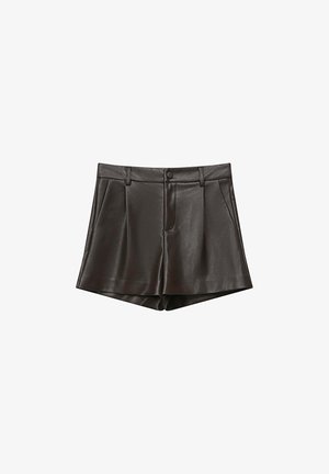 Shorts en simili cuir noir avec bouton avant, passants de ceinture, poches latérales et design légèrement évasé, présentés sur un fond blanc.