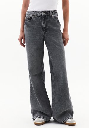 HIGH WAIST  WITH POCKETS - Flared-farkut - mid grey denim