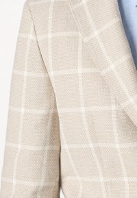 BOSS JAYE ELBOW - Colbert - open white