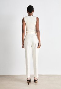 BOSS Tygbyxor - off-white