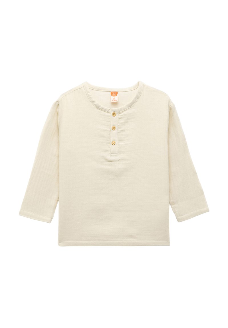 Camisa de manga larga de color beige claro, hecha de una tela suave, con un cuello redondeado y tres botones frontales con un acabado texturizado.