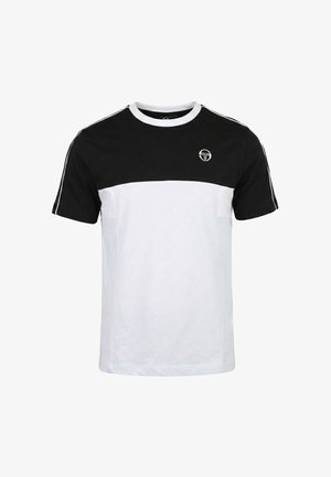 Krótki rękaw sportowej koszulki z czarną górną częścią, białą dolną częścią, białym kołnierzem i logo na lewej piersi.