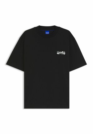 Schwarz Baumwoll-T-Shirt mit kurzen Ärmeln, Rundhalsausschnitt und kleinem weißen "HUGO"-Logo auf der linken Brust. Glatte Textur, lockere Passform.